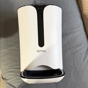 Faroro Smart Pet Feeder in White and Black